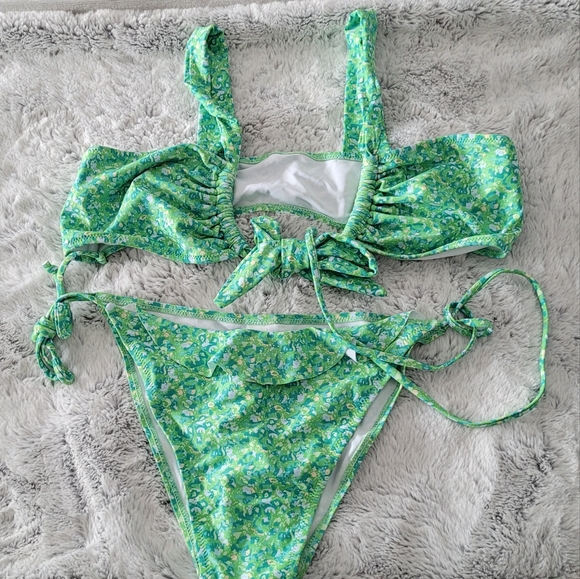 Bathing suit - Picture 1 of 3